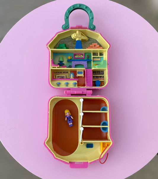 1994 Happy Trails Club Horse Stable with 1 Figure - Polly Pocket - Vintage