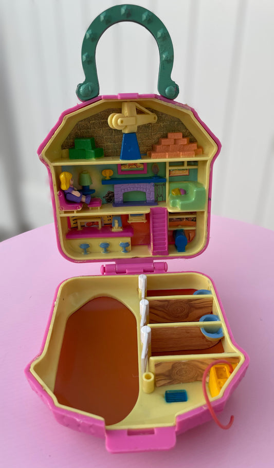 1994 Happy Trails Club Horse Stable with 1 Figure - Polly Pocket - Vintage